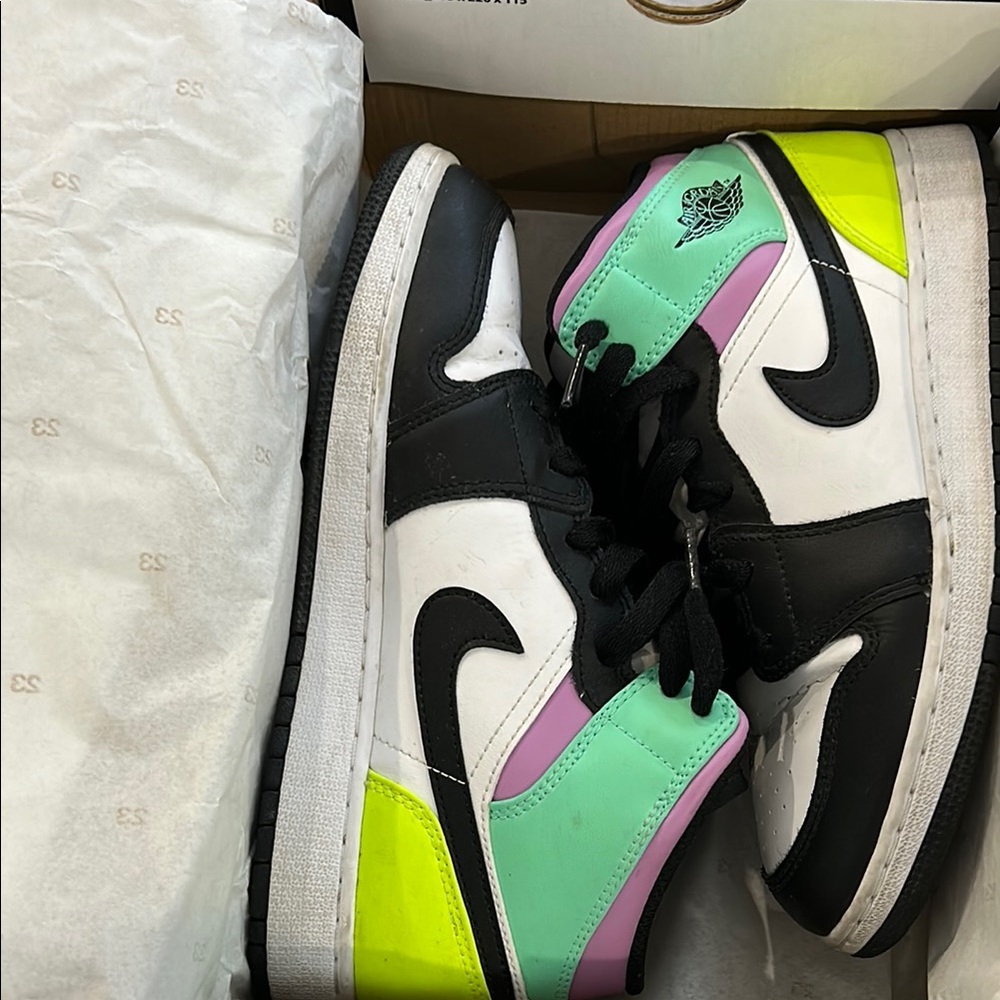 Women’s jordan shoes - Picture 5 of 5